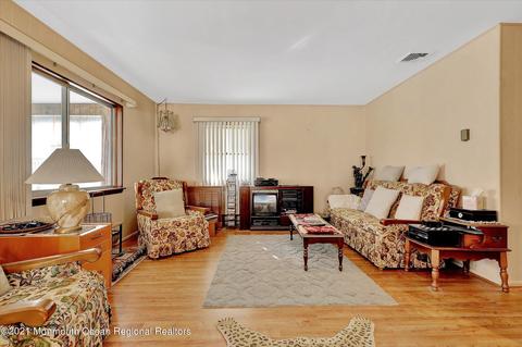 333 E Cape May Ave, Ocean Gate, NJ 08740 photo 7
