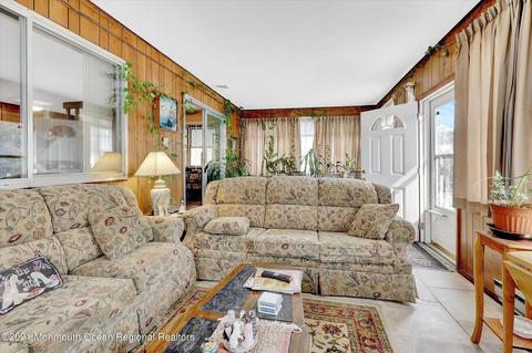 333 E Cape May Ave, Ocean Gate, NJ 08740 photo 4