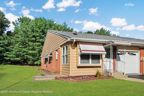 27 Independence Pkwy # A, Whiting, NJ 08759