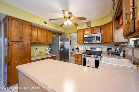 36 Kiwi, Howell, NJ 07731 photo 11