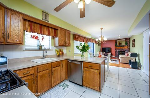 36 Kiwi, Howell, NJ 07731 photo 9