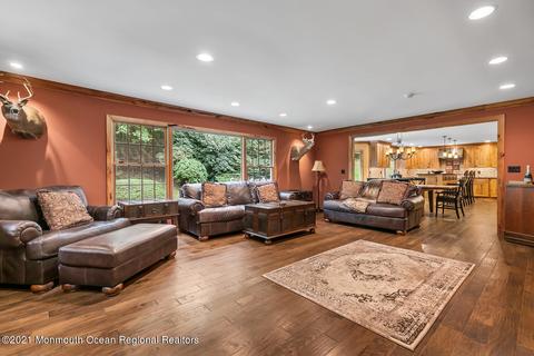 20 Constitution Dr, Middletown, NJ 07748 photo 6