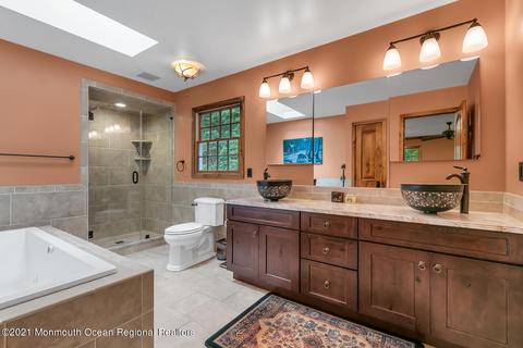 20 Constitution Dr, Middletown, NJ 07748 photo 11