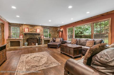 20 Constitution Dr, Middletown, NJ 07748 photo 5