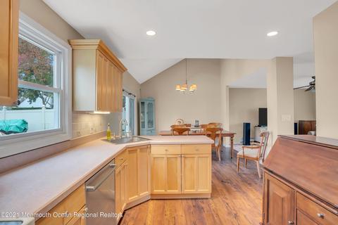 31 Weldon Rd, Matawan, NJ 07747 photo 16