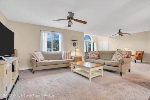 31 Weldon Rd, Matawan, NJ 07747 photo 4