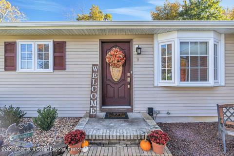 9 Macarthur Dr, Matawan, NJ 07747 photo 3