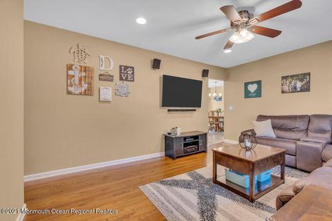 9 Macarthur Dr, Matawan, NJ 07747 photo 4