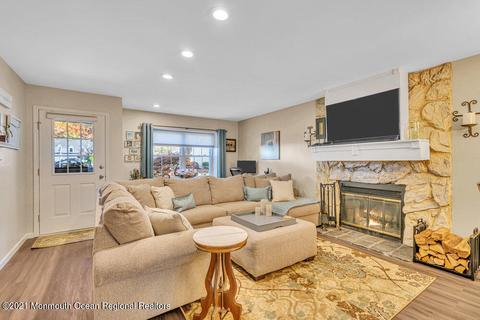 39 Bramble Ln, Matawan, NJ 07747 photo 5