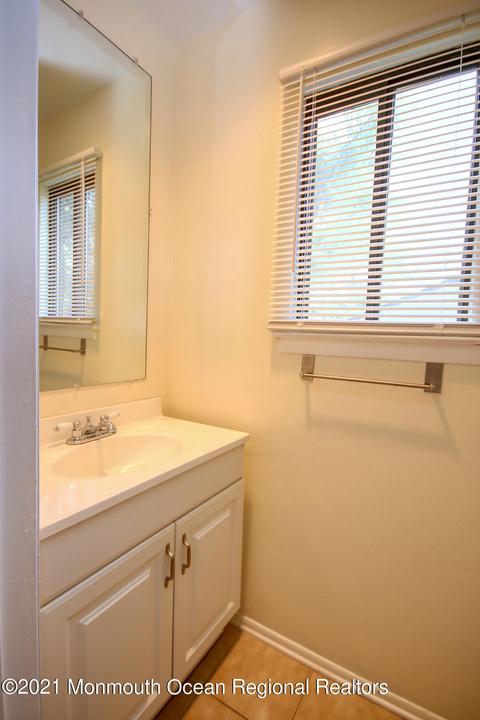 23 Arrowsmith Ct, Matawan, NJ 07747 photo 13