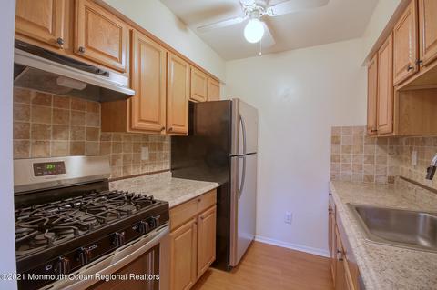 23 Arrowsmith Ct, Matawan, NJ 07747 photo 5