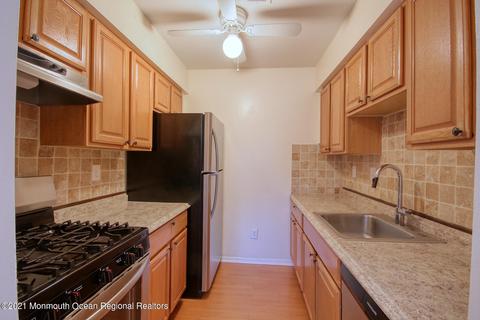 23 Arrowsmith Ct, Matawan, NJ 07747 photo 4