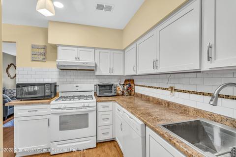 59 Haven Dr, Matawan, NJ 07747 photo 4