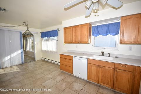 4 Burns Ct, Brick, NJ 08724 photo 4