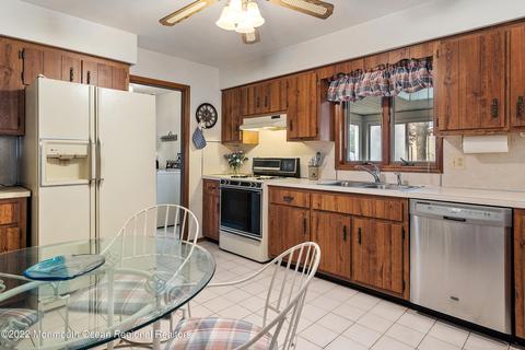 246 Hemlock Ln, Forked River, NJ 08731 photo 9