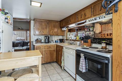 45 Walnut St, Waretown, NJ 08758 photo 5
