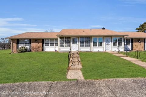 10 Edinburgh Ln #A, Manchester, NJ 08759