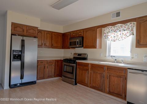 105 Mansfield Dr, Brick, NJ 08724 photo 3
