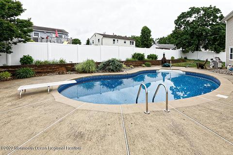 24 Juniper Pl, Howell, NJ 07731 photo 4