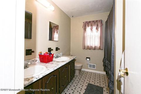 24 Juniper Pl, Howell, NJ 07731 photo 11