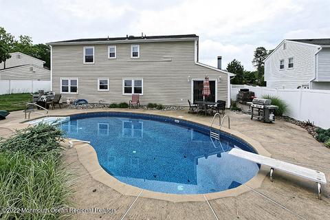 24 Juniper Pl, Howell, NJ 07731 photo 2