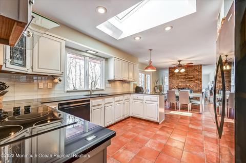 21 Eastbrook Dr, Holmdel, NJ 07733 photo 9