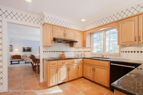 2 Woods End Rd, Rumson, NJ 07760 photo 8