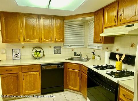 14 Lancaster Ct, Forked River, NJ 08731 photo 8