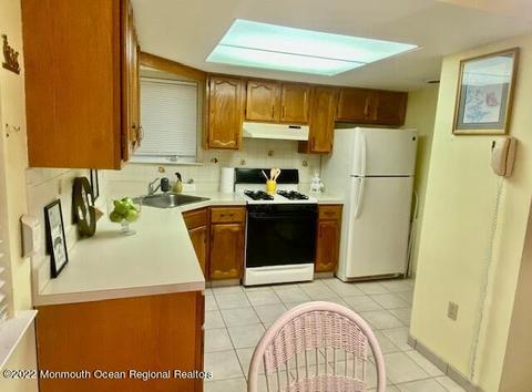 14 Lancaster Ct, Forked River, NJ 08731 photo 9