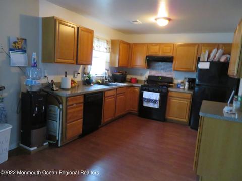 240 Walling Pl, North Middletown, NJ 07748 photo 8