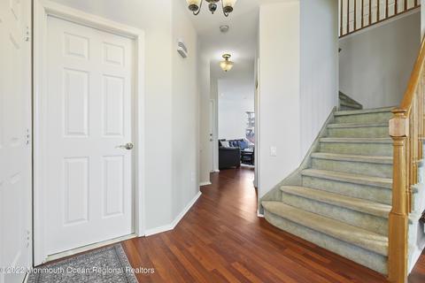 22 Devonshire Dr, Hazlet, NJ 07730 photo 4