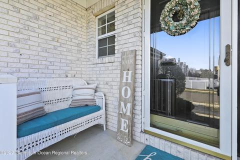 22 Devonshire Dr, Hazlet, NJ 07730 photo 3