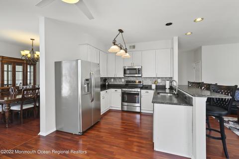 22 Devonshire Dr, Hazlet, NJ 07730 photo 12