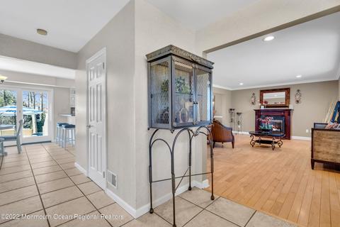 39 Apache Dr, Manalapan, NJ 07726 photo 5