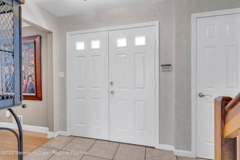 39 Apache Dr, Manalapan, NJ 07726 photo 4