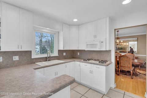 39 Apache Dr, Manalapan, NJ 07726 photo 17