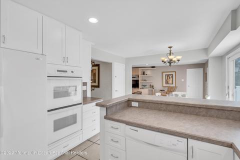 39 Apache Dr, Manalapan, NJ 07726 photo 16
