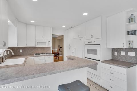 39 Apache Dr, Manalapan, NJ 07726 photo 19