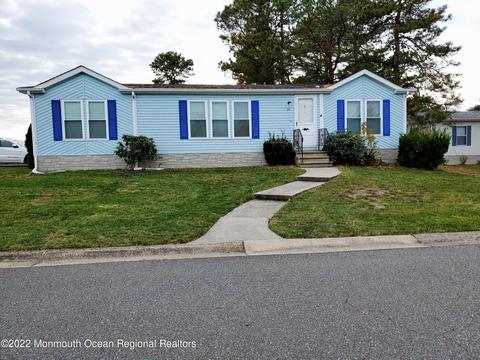 30 Pine Ridge Blvd, Whiting, NJ 08759