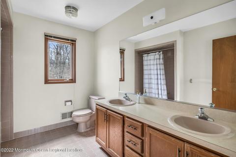 18 Constitution Dr, Middletown, NJ 07748 photo 21