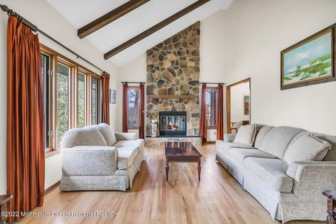 18 Constitution Dr, Middletown, NJ 07748 photo 8