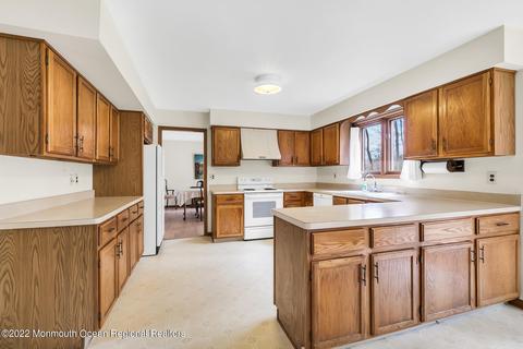 18 Constitution Dr, Middletown, NJ 07748 photo 12
