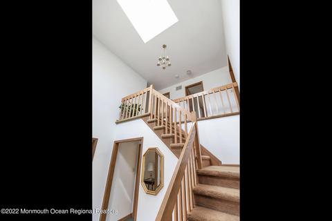 18 Constitution Dr, Middletown, NJ 07748 photo 7