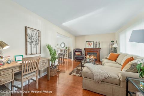 69 Bernard Dr, Howell, NJ 07731 photo 4