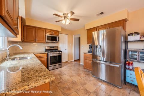 22 Plafsky Dr, Edison, NJ 08817 photo 7