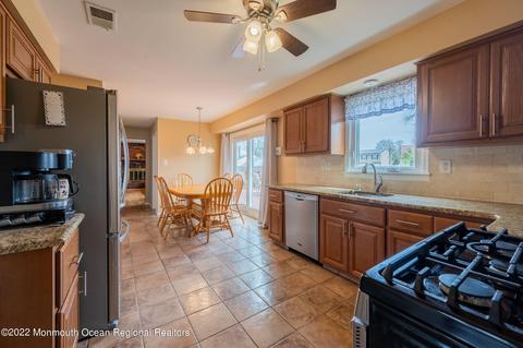 22 Plafsky Dr, Edison, NJ 08817 photo 8
