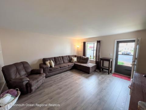 920 Sandra Pl, Brick, NJ 08724 photo 4