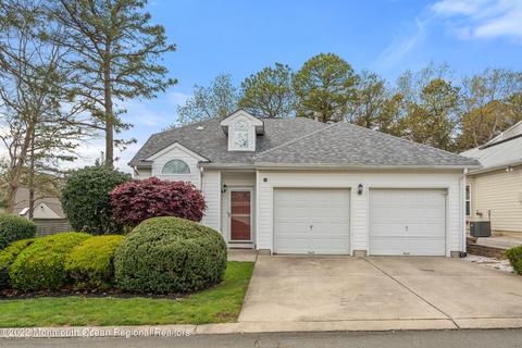 45 Summerhill Dr, Manahawkin, NJ 08050