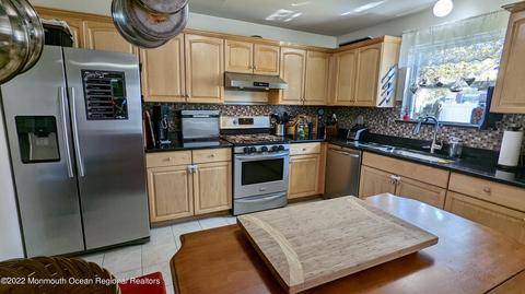 4 Dolan Ave, Matawan, NJ 07747 photo 8