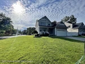 902 Avon Rd, Pine Beach, NJ 08741 photo 2